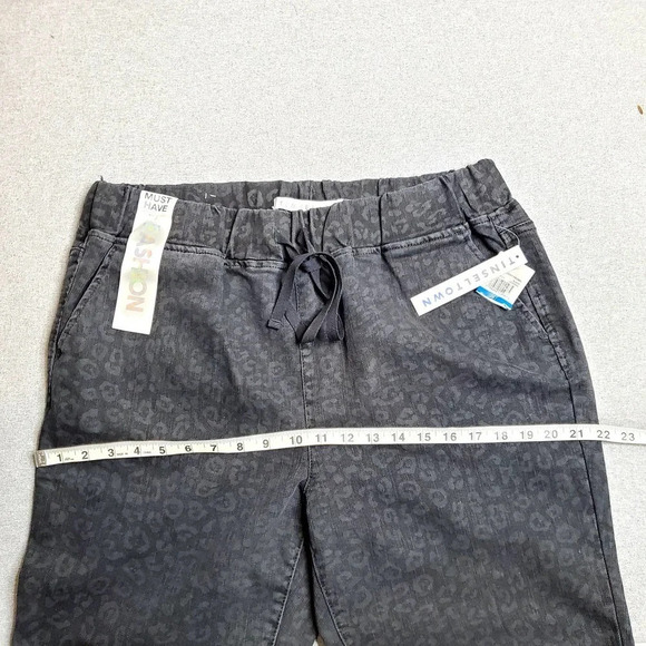 Tinseltown Black Leopard Print Jogger Pants - Picture 8 of 9